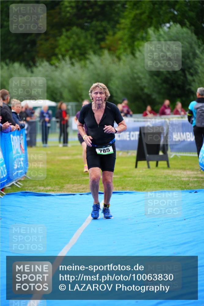 30.08.2026 - Elbe Triathlon Hamburg LAZAROV Photography http://msf.ph/oto/10063830 30.08.2026 11:59:27 Ziel 785, 859, 1131 meine-sportfotos.de