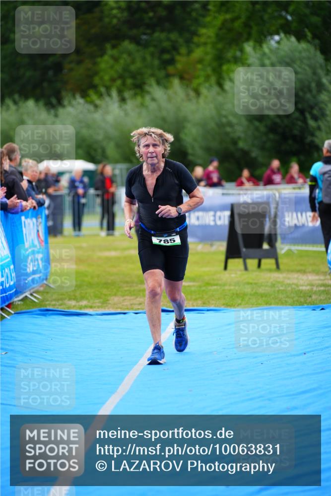 30.08.2026 - Elbe Triathlon Hamburg LAZAROV Photography http://msf.ph/oto/10063831 30.08.2026 11:59:27 Ziel 785, 859, 1131 meine-sportfotos.de