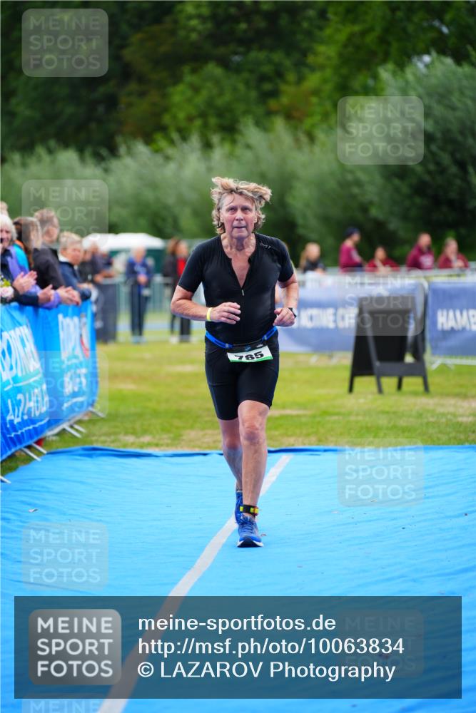 30.08.2026 - Elbe Triathlon Hamburg LAZAROV Photography http://msf.ph/oto/10063834 30.08.2026 11:59:28 Ziel 785, 859, 1131 meine-sportfotos.de