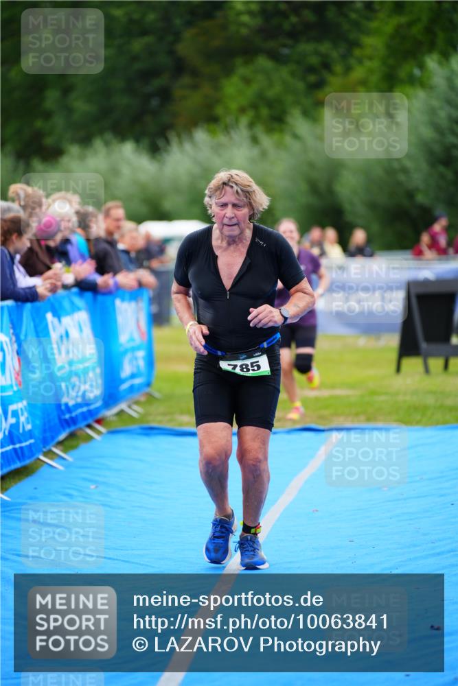 30.08.2026 - Elbe Triathlon Hamburg LAZAROV Photography http://msf.ph/oto/10063841 30.08.2026 11:59:29 Ziel 785, 859, 1131 meine-sportfotos.de