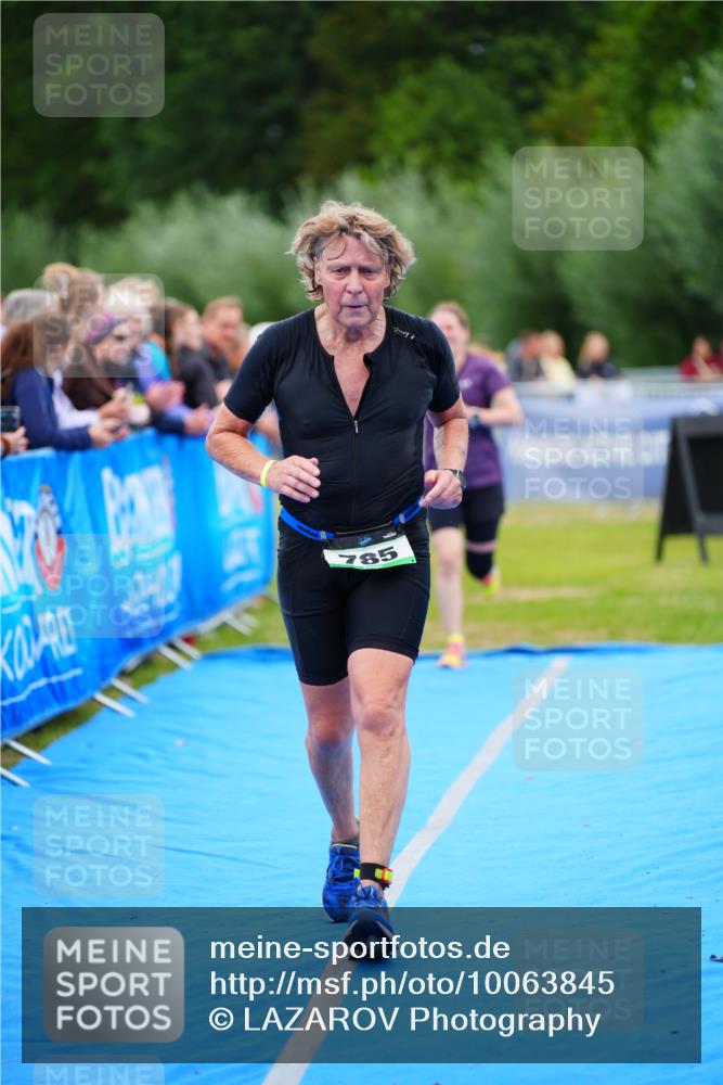 30.08.2026 - Elbe Triathlon Hamburg LAZAROV Photography http://msf.ph/oto/10063845 30.08.2026 11:59:29 Ziel 785, 859, 1131 meine-sportfotos.de