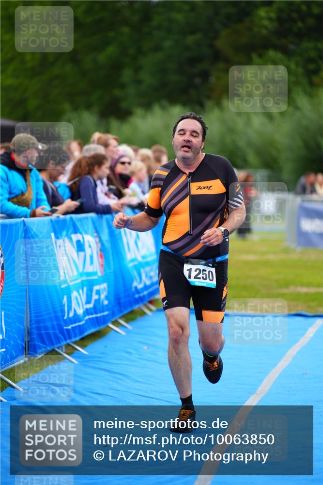 30.08.2026 - Elbe Triathlon Hamburg LAZAROV Photography http://msf.ph/oto/10063850 30.08.2026 11:59:48 Ziel 1250 meine-sportfotos.de