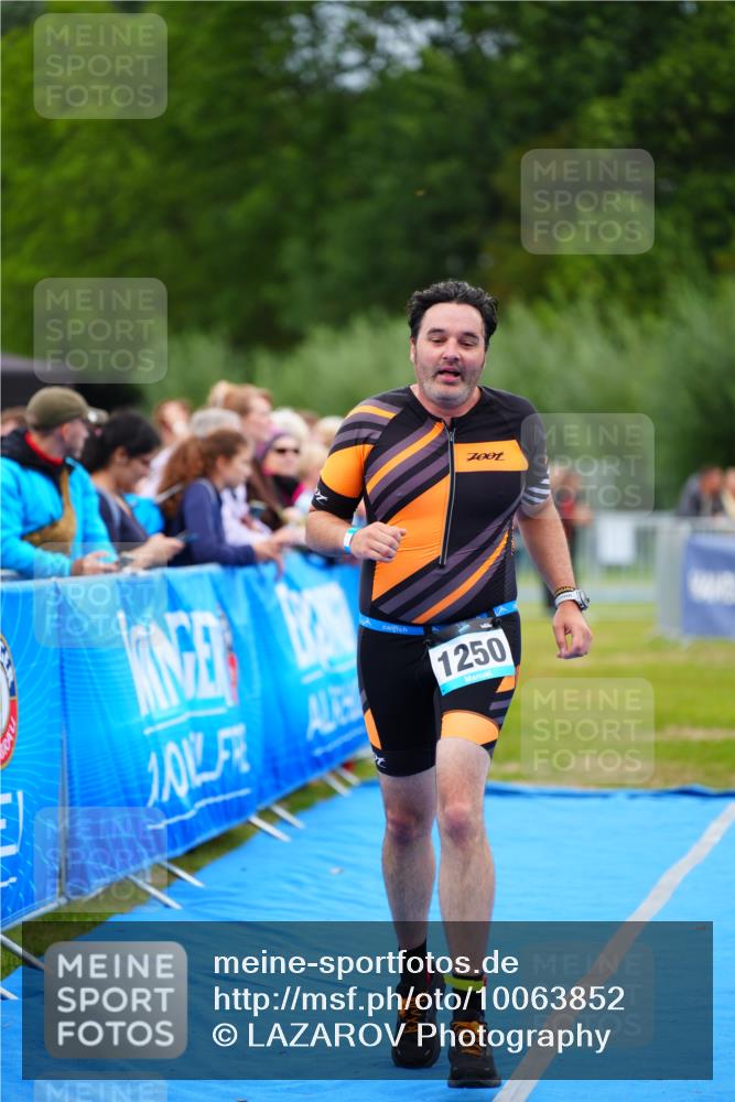 30.08.2026 - Elbe Triathlon Hamburg LAZAROV Photography http://msf.ph/oto/10063852 30.08.2026 11:59:48 Ziel 1250 meine-sportfotos.de