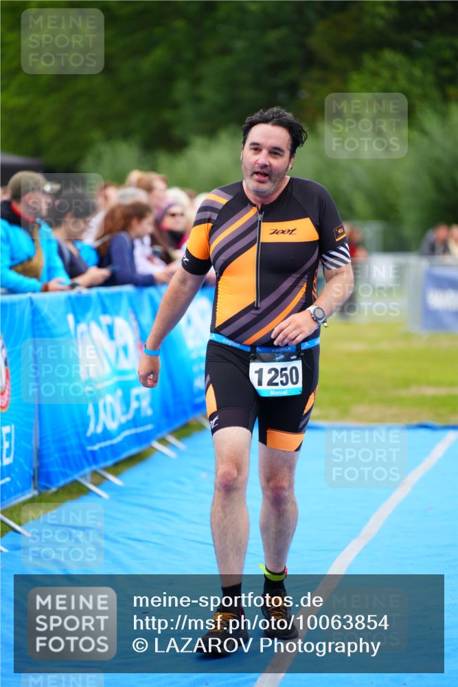 30.08.2026 - Elbe Triathlon Hamburg LAZAROV Photography http://msf.ph/oto/10063854 30.08.2026 11:59:49 Ziel 1250 meine-sportfotos.de