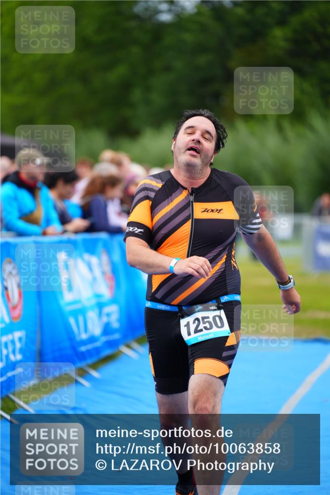30.08.2026 - Elbe Triathlon Hamburg LAZAROV Photography http://msf.ph/oto/10063858 30.08.2026 11:59:49 Ziel 1250 meine-sportfotos.de