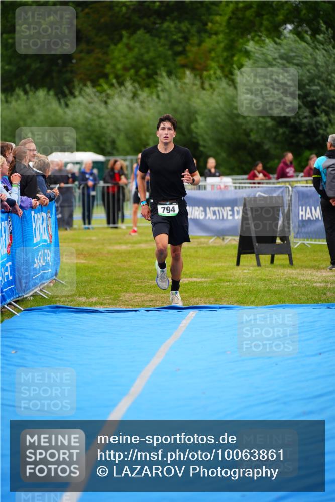 30.08.2026 - Elbe Triathlon Hamburg LAZAROV Photography http://msf.ph/oto/10063861 30.08.2026 12:00:02 Ziel 794 meine-sportfotos.de