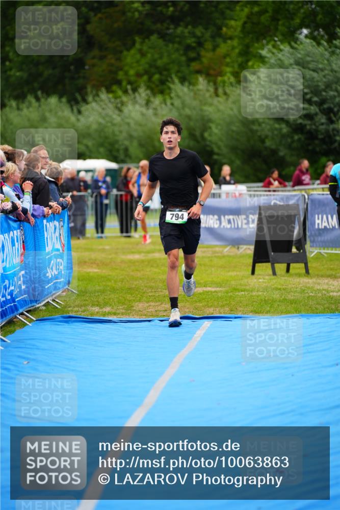 30.08.2026 - Elbe Triathlon Hamburg LAZAROV Photography http://msf.ph/oto/10063863 30.08.2026 12:00:02 Ziel 794 meine-sportfotos.de