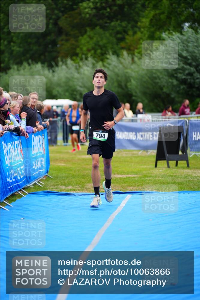 30.08.2026 - Elbe Triathlon Hamburg LAZAROV Photography http://msf.ph/oto/10063866 30.08.2026 12:00:03 Ziel 794 meine-sportfotos.de