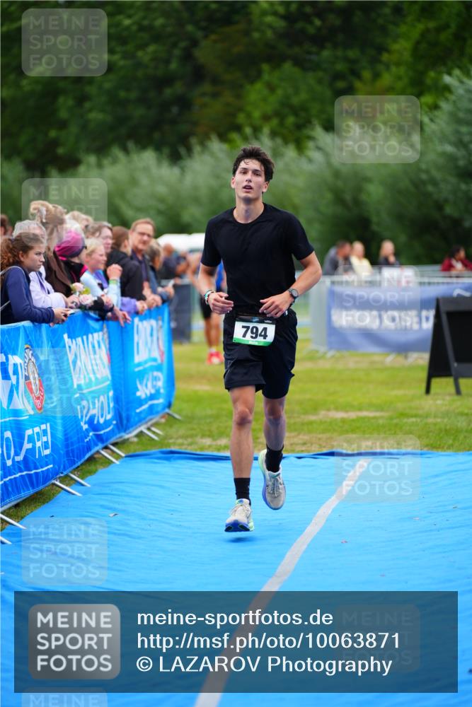 30.08.2026 - Elbe Triathlon Hamburg LAZAROV Photography http://msf.ph/oto/10063871 30.08.2026 12:00:04 Ziel 794, 1365, 1551 meine-sportfotos.de