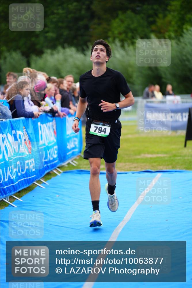 30.08.2026 - Elbe Triathlon Hamburg LAZAROV Photography http://msf.ph/oto/10063877 30.08.2026 12:00:04 Ziel 794, 1365, 1551 meine-sportfotos.de