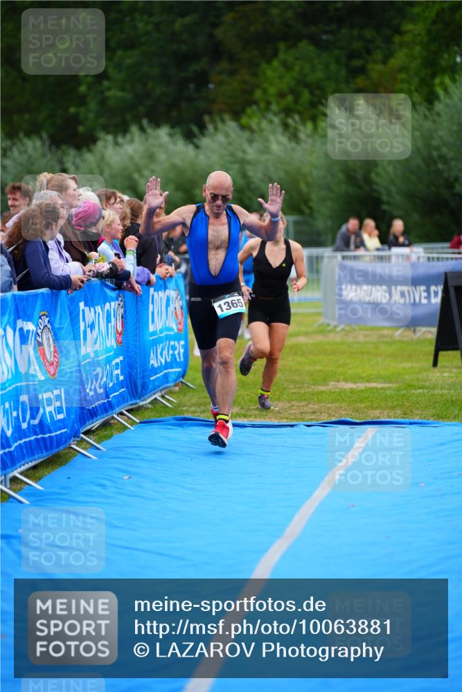 30.08.2026 - Elbe Triathlon Hamburg LAZAROV Photography http://msf.ph/oto/10063881 30.08.2026 12:00:11 Ziel 801, 1365, 1551 meine-sportfotos.de