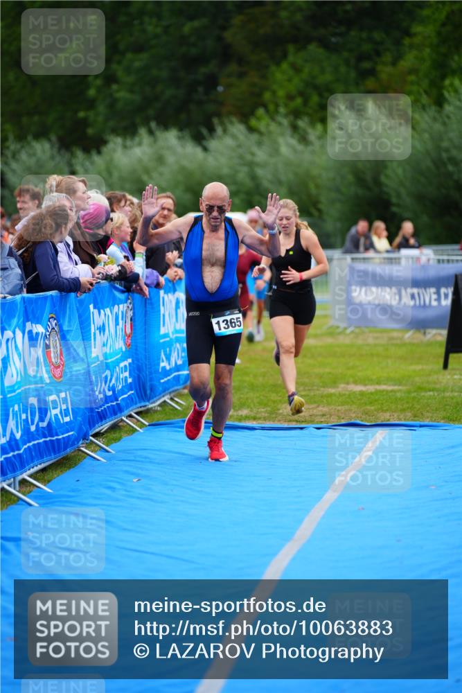 30.08.2026 - Elbe Triathlon Hamburg LAZAROV Photography http://msf.ph/oto/10063883 30.08.2026 12:00:11 Ziel 801, 1365, 1551 meine-sportfotos.de