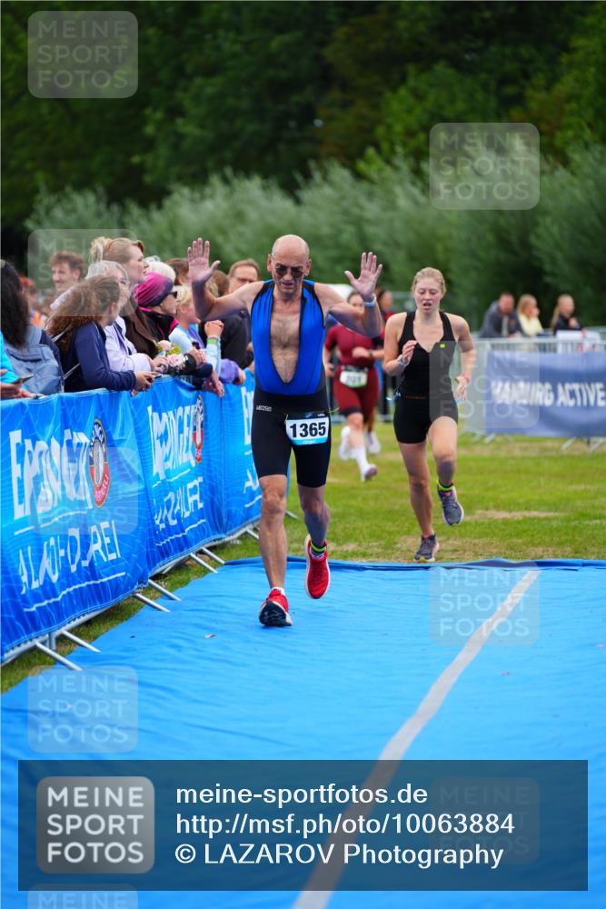 30.08.2026 - Elbe Triathlon Hamburg LAZAROV Photography http://msf.ph/oto/10063884 30.08.2026 12:00:11 Ziel 801, 1365, 1551 meine-sportfotos.de
