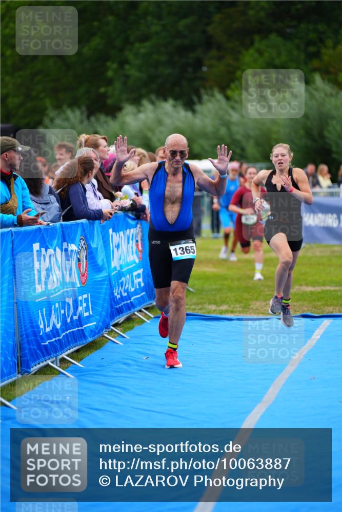 30.08.2026 - Elbe Triathlon Hamburg LAZAROV Photography http://msf.ph/oto/10063887 30.08.2026 12:00:11 Ziel 801, 1365, 1551 meine-sportfotos.de