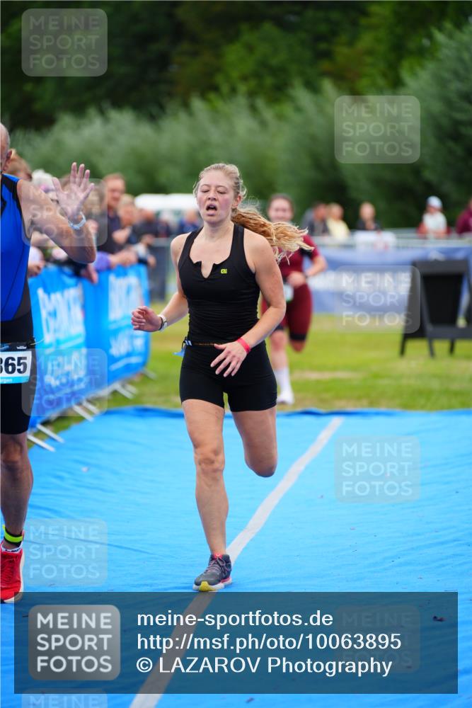 30.08.2026 - Elbe Triathlon Hamburg LAZAROV Photography http://msf.ph/oto/10063895 30.08.2026 12:00:13 Ziel 801, 1362, 1365, 1551 meine-sportfotos.de