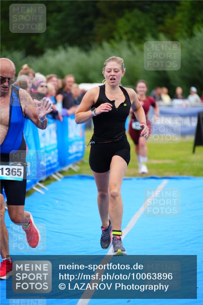 30.08.2026 - Elbe Triathlon Hamburg LAZAROV Photography http://msf.ph/oto/10063896 30.08.2026 12:00:13 Ziel 801, 1362, 1365, 1551 meine-sportfotos.de