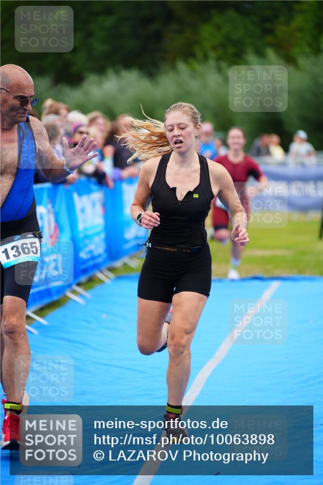 30.08.2026 - Elbe Triathlon Hamburg LAZAROV Photography http://msf.ph/oto/10063898 30.08.2026 12:00:13 Ziel 801, 1362, 1365, 1551 meine-sportfotos.de