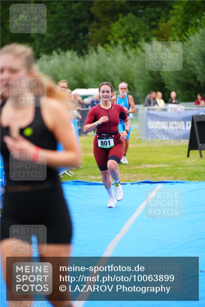 30.08.2026 - Elbe Triathlon Hamburg LAZAROV Photography http://msf.ph/oto/10063899 30.08.2026 12:00:15 Ziel 801, 1362, 1365, 1518, 1551 meine-sportfotos.de