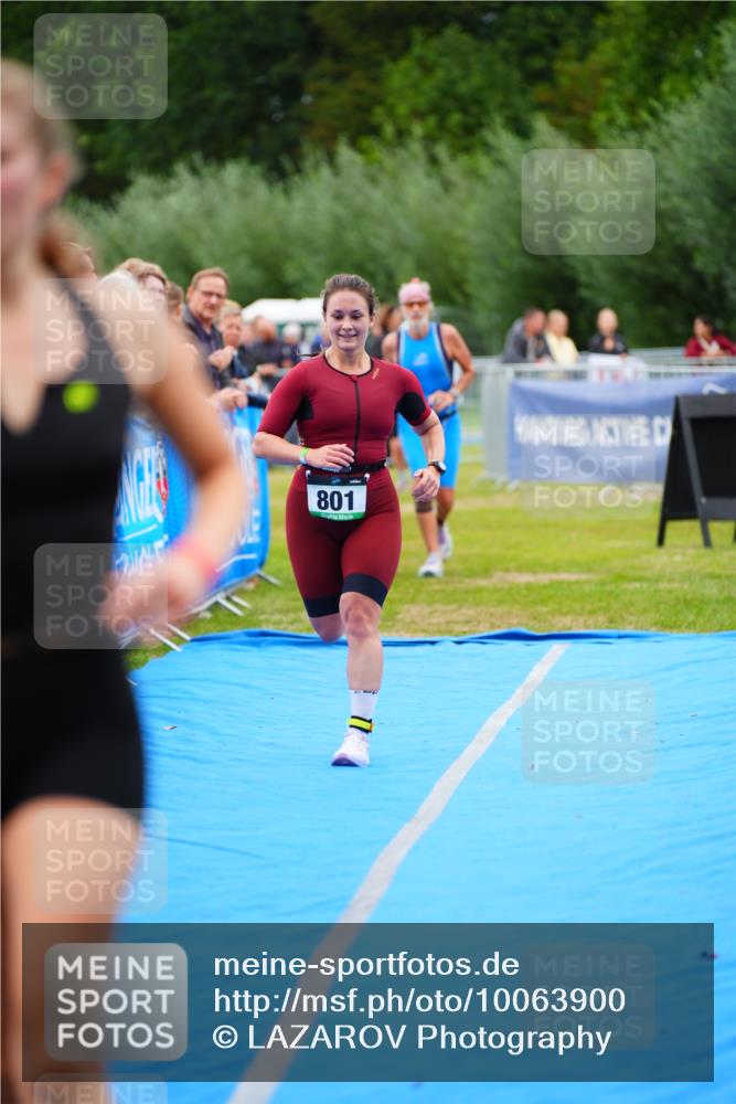 30.08.2026 - Elbe Triathlon Hamburg LAZAROV Photography http://msf.ph/oto/10063900 30.08.2026 12:00:15 Ziel 801, 1362, 1365, 1518, 1551 meine-sportfotos.de