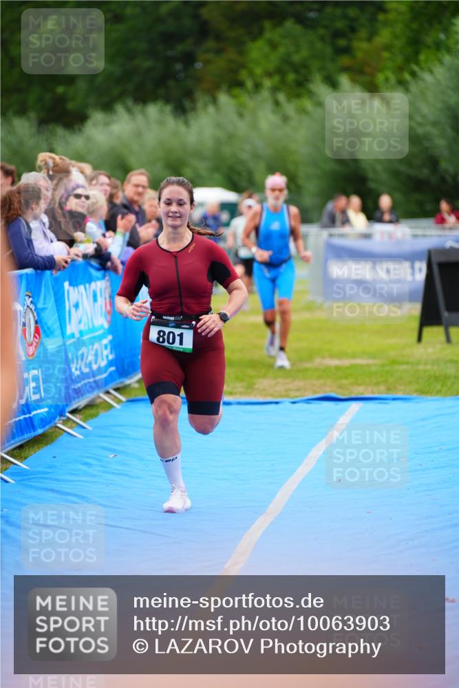 30.08.2026 - Elbe Triathlon Hamburg LAZAROV Photography http://msf.ph/oto/10063903 30.08.2026 12:00:15 Ziel 801, 1362, 1365, 1518, 1551 meine-sportfotos.de