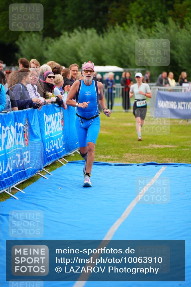 30.08.2026 - Elbe Triathlon Hamburg LAZAROV Photography http://msf.ph/oto/10063910 30.08.2026 12:00:18 Ziel 801, 1362, 1518 meine-sportfotos.de