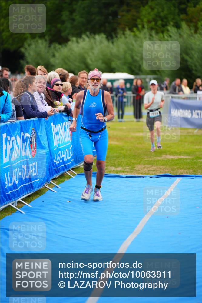 30.08.2026 - Elbe Triathlon Hamburg LAZAROV Photography http://msf.ph/oto/10063911 30.08.2026 12:00:18 Ziel 801, 1362, 1518 meine-sportfotos.de