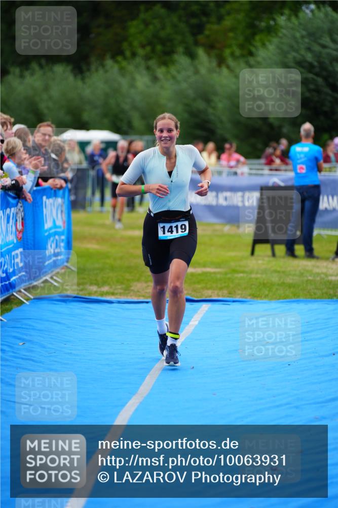30.08.2026 - Elbe Triathlon Hamburg LAZAROV Photography http://msf.ph/oto/10063931 30.08.2026 12:00:35 Ziel 1419 meine-sportfotos.de