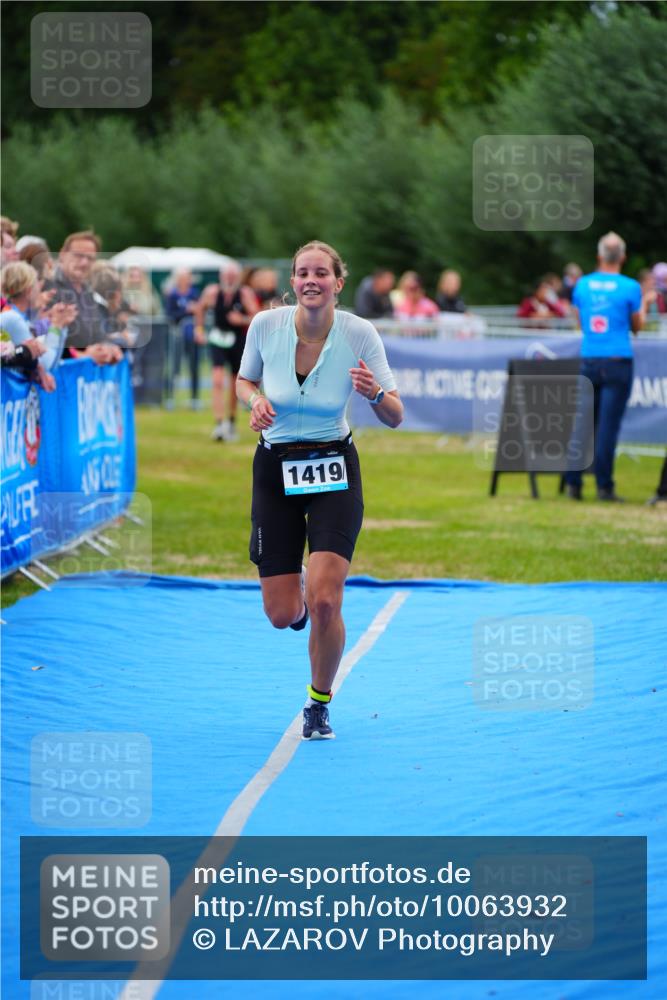 30.08.2026 - Elbe Triathlon Hamburg LAZAROV Photography http://msf.ph/oto/10063932 30.08.2026 12:00:35 Ziel 1419 meine-sportfotos.de