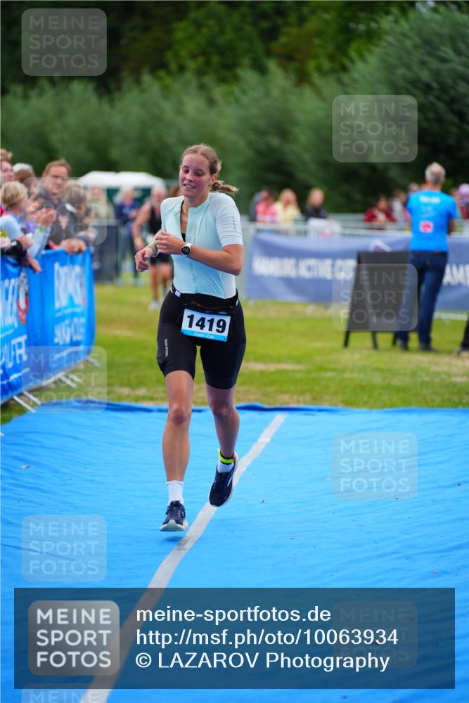30.08.2026 - Elbe Triathlon Hamburg LAZAROV Photography http://msf.ph/oto/10063934 30.08.2026 12:00:35 Ziel 1419 meine-sportfotos.de