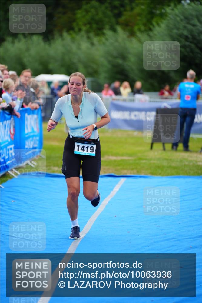 30.08.2026 - Elbe Triathlon Hamburg LAZAROV Photography http://msf.ph/oto/10063936 30.08.2026 12:00:36 Ziel 787, 975, 1419 meine-sportfotos.de