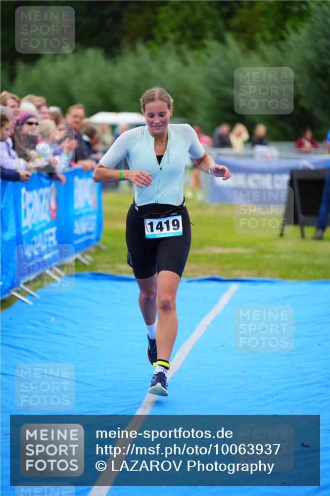 30.08.2026 - Elbe Triathlon Hamburg LAZAROV Photography http://msf.ph/oto/10063937 30.08.2026 12:00:36 Ziel 787, 975, 1419 meine-sportfotos.de