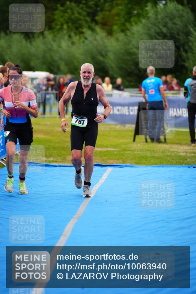 30.08.2026 - Elbe Triathlon Hamburg LAZAROV Photography http://msf.ph/oto/10063940 30.08.2026 12:00:44 Ziel 787, 975 meine-sportfotos.de