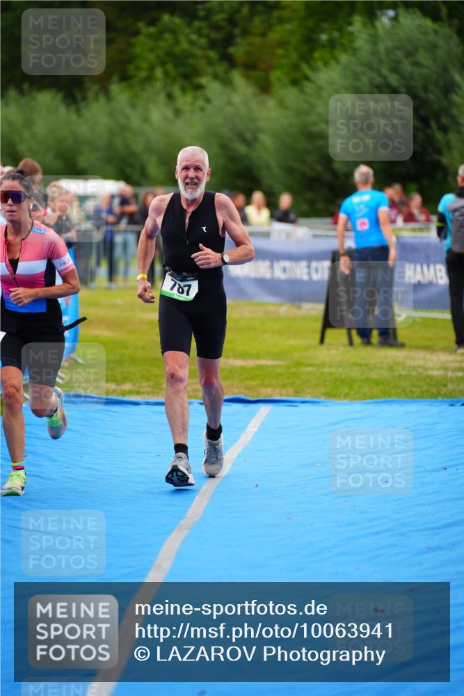 30.08.2026 - Elbe Triathlon Hamburg LAZAROV Photography http://msf.ph/oto/10063941 30.08.2026 12:00:44 Ziel 787, 975 meine-sportfotos.de