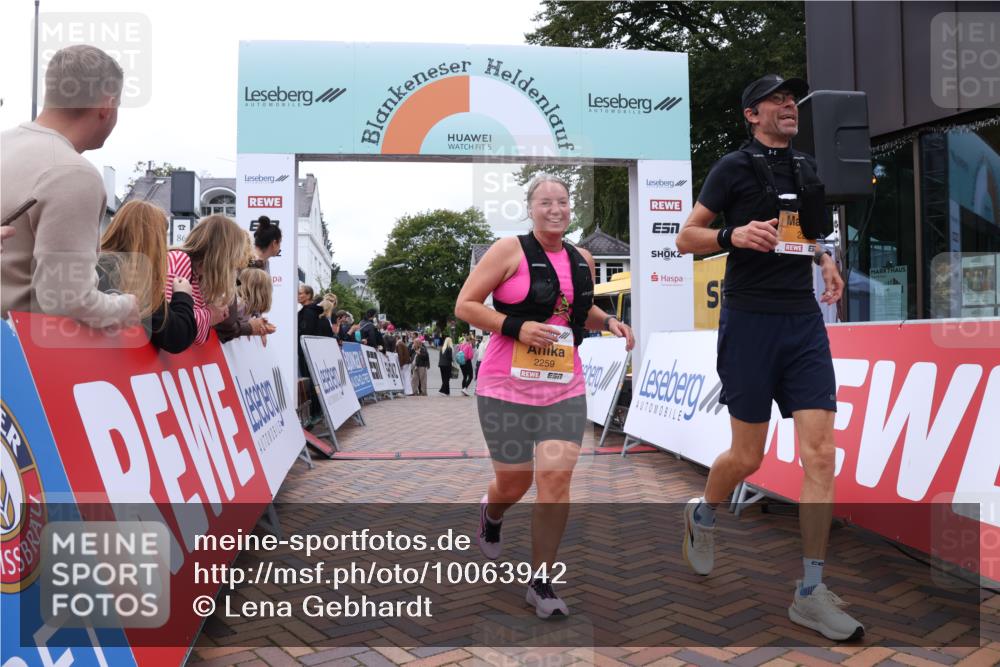 30.08.2026 - Blankeneser Heldenlauf Lena Gebhardt http://msf.ph/oto/10063942 30.08.2026 12:41:32 Ziel 2259, 2260 meine-sportfotos.de