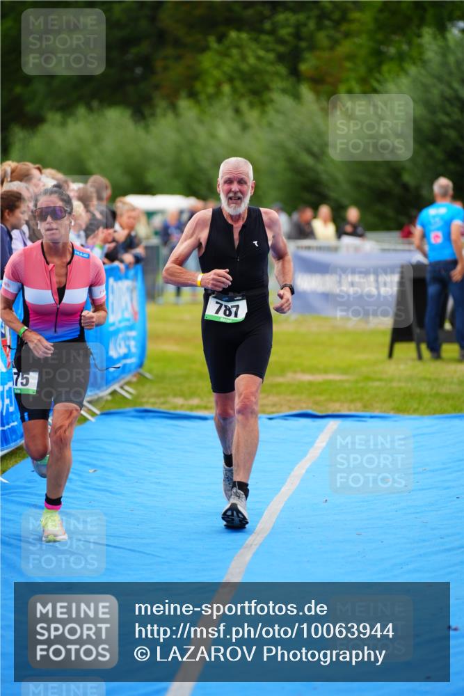 30.08.2026 - Elbe Triathlon Hamburg LAZAROV Photography http://msf.ph/oto/10063944 30.08.2026 12:00:44 Ziel 787, 975 meine-sportfotos.de