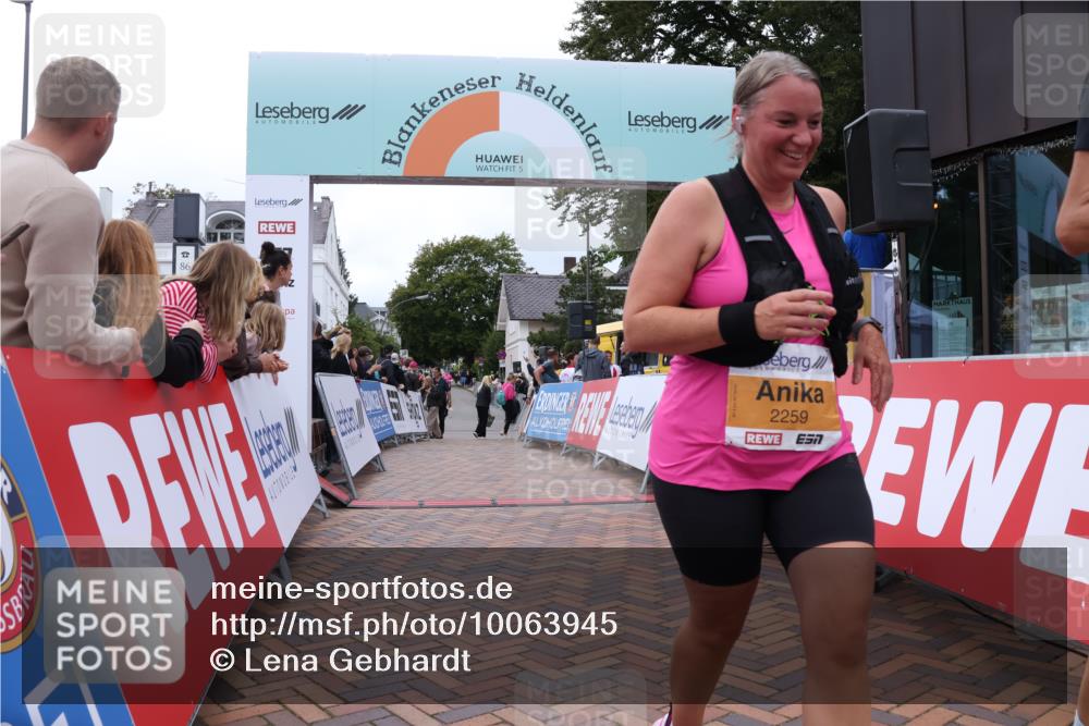 30.08.2026 - Blankeneser Heldenlauf Lena Gebhardt http://msf.ph/oto/10063945 30.08.2026 12:41:32 Ziel 2259, 2260 meine-sportfotos.de