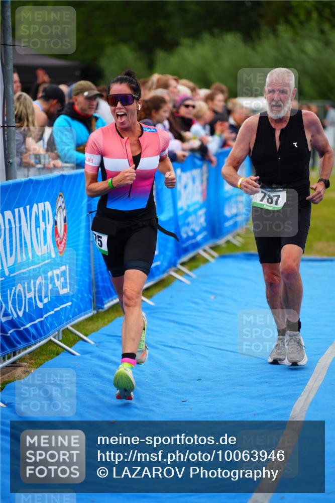 30.08.2026 - Elbe Triathlon Hamburg LAZAROV Photography http://msf.ph/oto/10063946 30.08.2026 12:00:45 Ziel 787, 975 meine-sportfotos.de