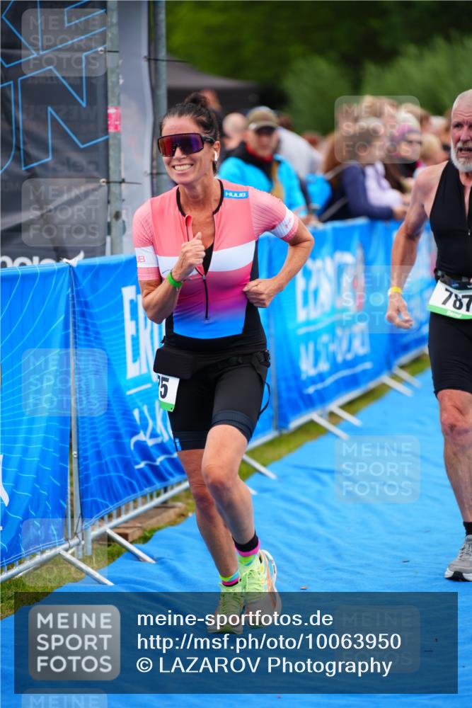 30.08.2026 - Elbe Triathlon Hamburg LAZAROV Photography http://msf.ph/oto/10063950 30.08.2026 12:00:46 Ziel 787, 975 meine-sportfotos.de