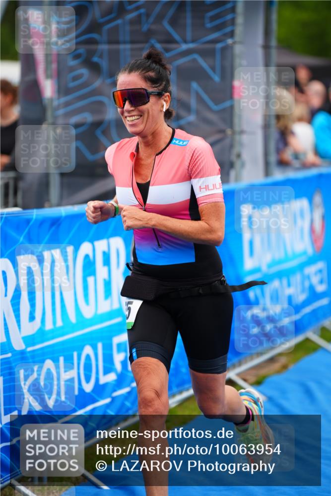 30.08.2026 - Elbe Triathlon Hamburg LAZAROV Photography http://msf.ph/oto/10063954 30.08.2026 12:00:46 Ziel 787, 975 meine-sportfotos.de