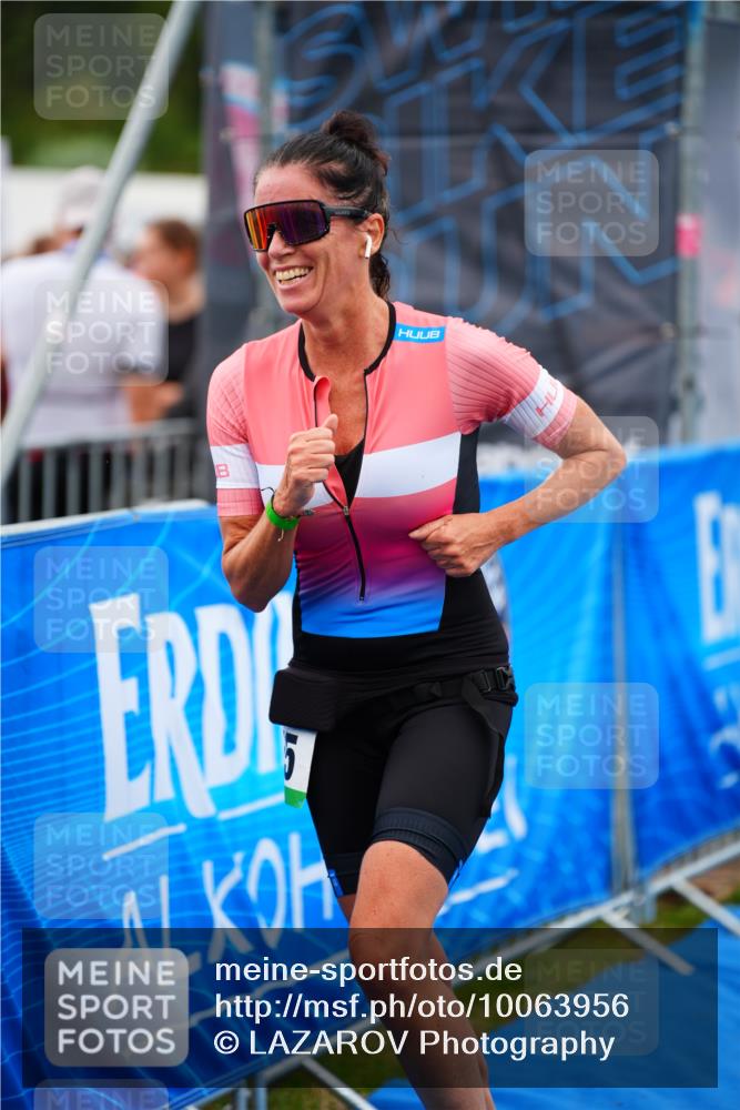 30.08.2026 - Elbe Triathlon Hamburg LAZAROV Photography http://msf.ph/oto/10063956 30.08.2026 12:00:46 Ziel 787, 975 meine-sportfotos.de