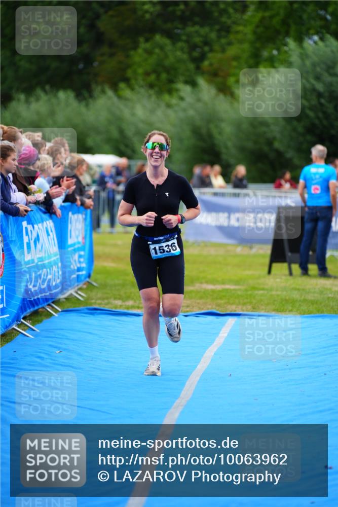 30.08.2026 - Elbe Triathlon Hamburg LAZAROV Photography http://msf.ph/oto/10063962 30.08.2026 12:01:00 Ziel 1536 meine-sportfotos.de