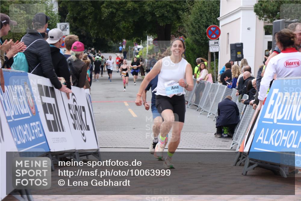 30.08.2026 - Blankeneser Heldenlauf Lena Gebhardt http://msf.ph/oto/10063999 30.08.2026 12:41:55 Ziel 4046, 4358 meine-sportfotos.de