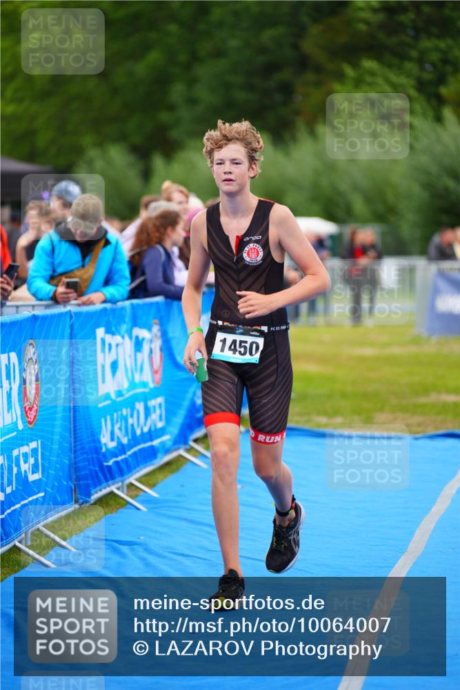 30.08.2026 - Elbe Triathlon Hamburg LAZAROV Photography http://msf.ph/oto/10064007 30.08.2026 12:01:21 Ziel 1450 meine-sportfotos.de