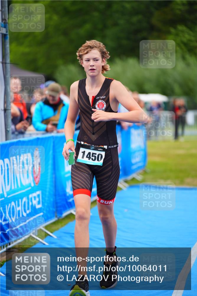 30.08.2026 - Elbe Triathlon Hamburg LAZAROV Photography http://msf.ph/oto/10064011 30.08.2026 12:01:21 Ziel 1450 meine-sportfotos.de