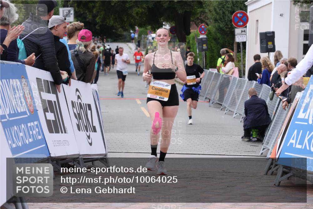 30.08.2026 - Blankeneser Heldenlauf Lena Gebhardt http://msf.ph/oto/10064025 30.08.2026 12:42:09 Ziel 2010 meine-sportfotos.de