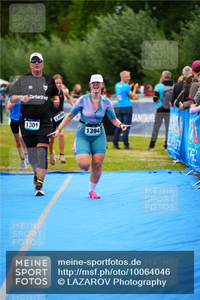 30.08.2026 - Elbe Triathlon Hamburg LAZAROV Photography http://msf.ph/oto/10064046 30.08.2026 12:01:44 Ziel 1301, 1394, 1479, 1480 meine-sportfotos.de