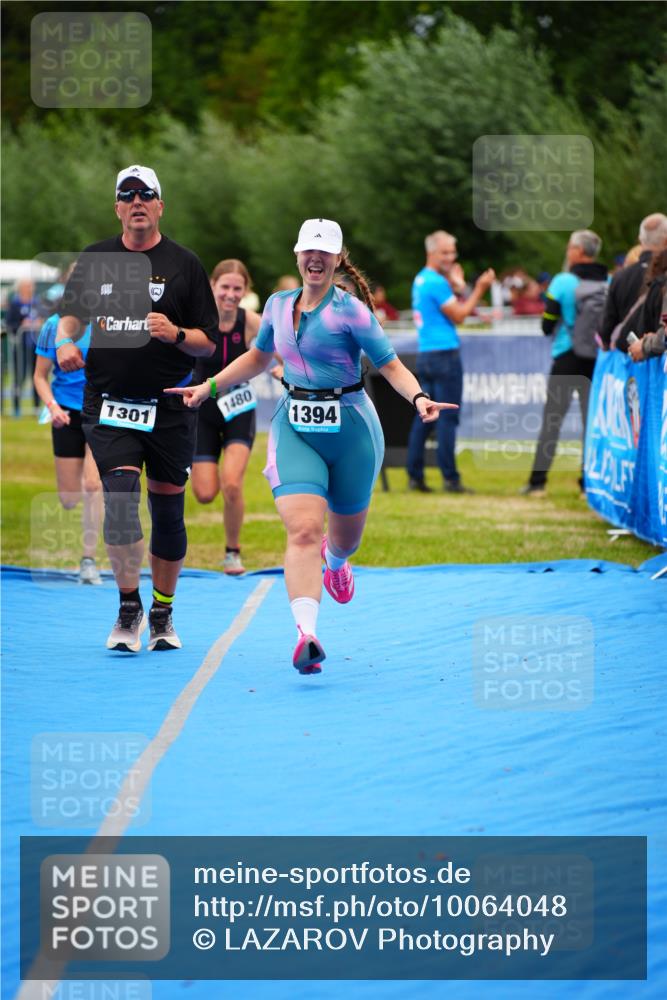 30.08.2026 - Elbe Triathlon Hamburg LAZAROV Photography http://msf.ph/oto/10064048 30.08.2026 12:01:44 Ziel 1301, 1394, 1479, 1480 meine-sportfotos.de
