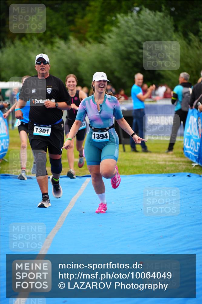 30.08.2026 - Elbe Triathlon Hamburg LAZAROV Photography http://msf.ph/oto/10064049 30.08.2026 12:01:45 Ziel 1301, 1394, 1479, 1480 meine-sportfotos.de