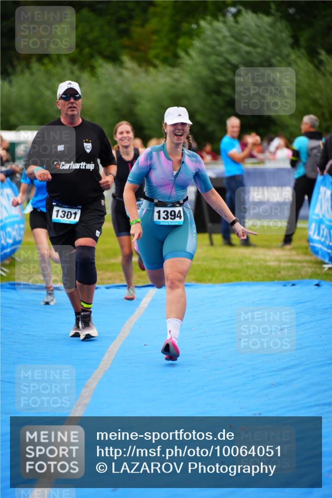 30.08.2026 - Elbe Triathlon Hamburg LAZAROV Photography http://msf.ph/oto/10064051 30.08.2026 12:01:45 Ziel 1301, 1394, 1479, 1480 meine-sportfotos.de