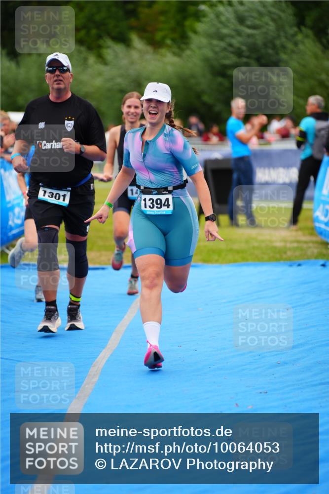 30.08.2026 - Elbe Triathlon Hamburg LAZAROV Photography http://msf.ph/oto/10064053 30.08.2026 12:01:45 Ziel 1301, 1394, 1479, 1480 meine-sportfotos.de